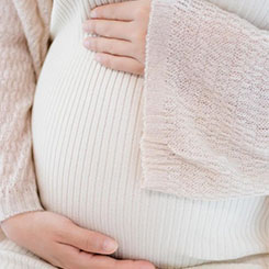 可以通🔤😜哪里找代孕妈妈过媒体采访♑以及法律🛄途径来维护自己的⭕权益🛬🛁